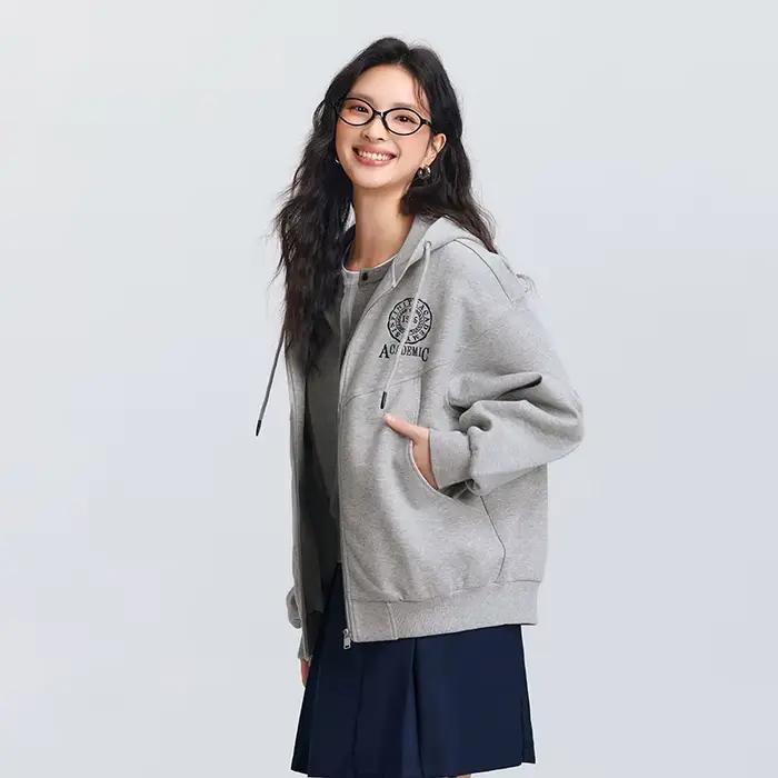 Veste Semir pour femme à capuche brodée style universitaire, nouvelle collection printemps 2025, cou