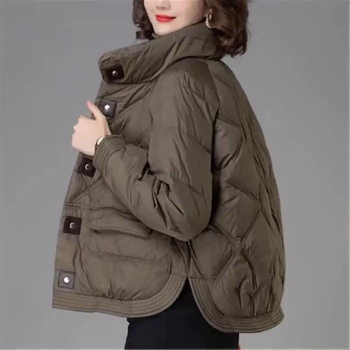 Doudoune courte en duvet de canard blanc pour femme, design tendance, petite taille, hiver 2024, nouveau modèle à offrir pour les occasions spéciales
