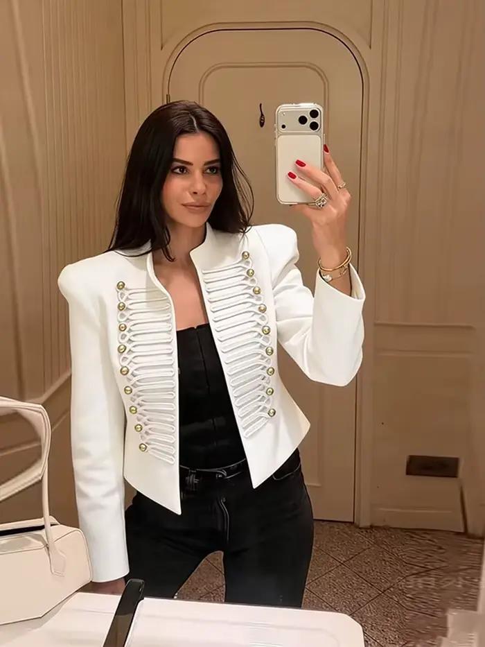 Manteau Napoléon court noir élégant pour femme avec épaulettes