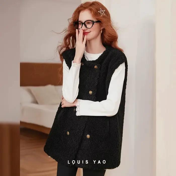 LOUIS YAO rétro femmes gilet 2025 automne/hiver sans manches bouton en métal col rond couches fausse fourrure gilet manteaux