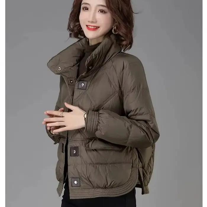 Doudoune courte en duvet de canard blanc pour femme, design tendance, petite taille, hiver 2024, nouveau modèle à offrir pour les occasions spéciales