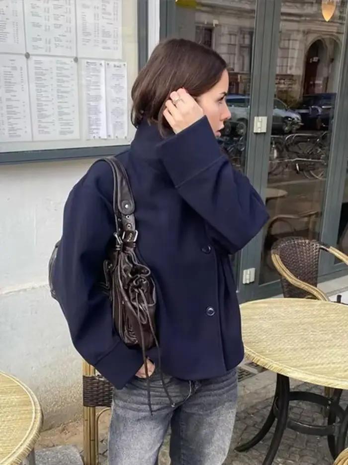 Veste courte à col montant senior femme élégante avec capuche coton automne 2025 occassions variées style européen