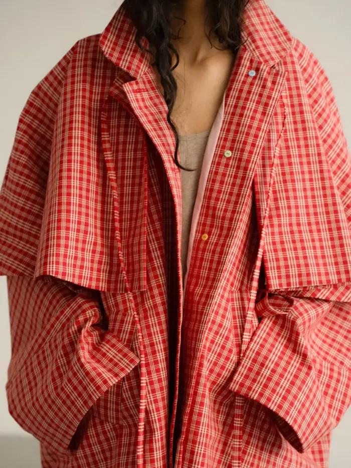 Manteau trench court coupe cape à carreaux rouges pour femme