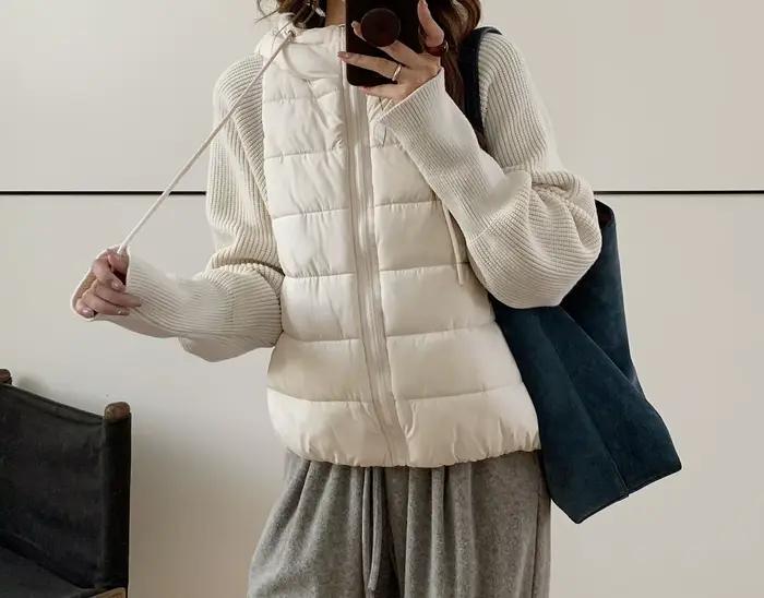 Veste courte en duvet et en coton pour femme, tricotée, épissure, à capuche, faux deux pièces, légère, à la mode, nouvelle collection hiver 2025
