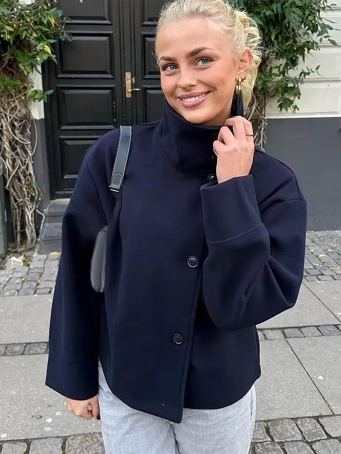 Veste courte à col montant senior femme élégante avec capuche coton automne 2025 occassions variées style européen