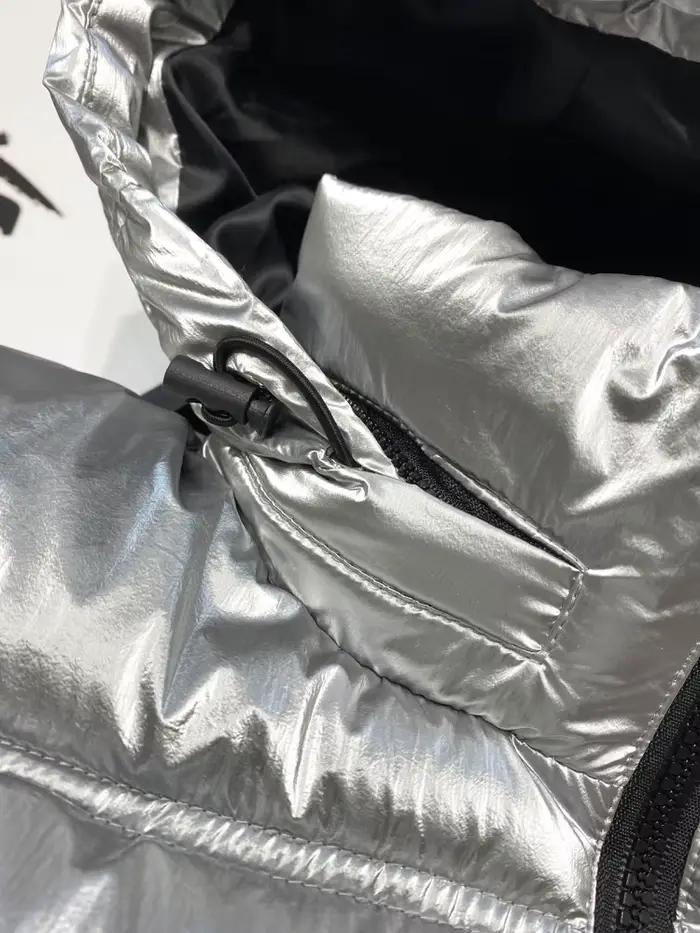 Veste matelassée courte argent brillant avec capuche pour femmes modernes et sophistiquées hiver haute rue Y2K coréenne