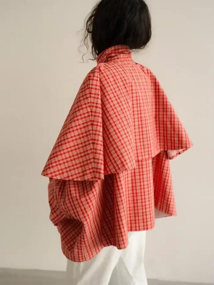Manteau trench court coupe cape à carreaux rouges pour femme