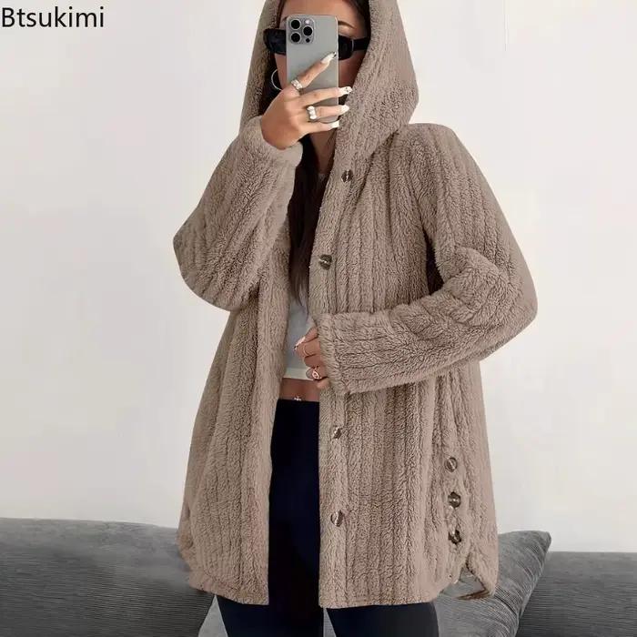 Manteau en fourrure à capuche boutonné