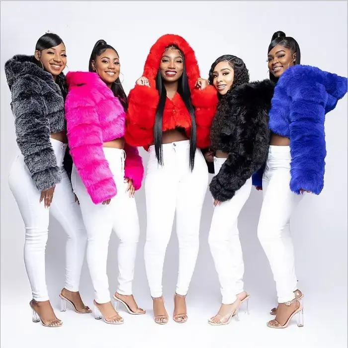 Manteaux courts en fausse fourrure pour femmes
