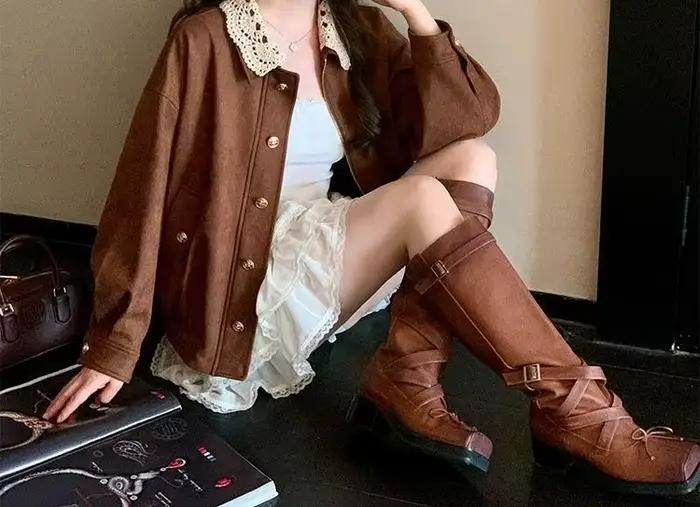 Veste à revers en dentelle vintage marron premium pour femmes coupe ample et décontractée pour printemps et automne occasions spéciales et style coréen