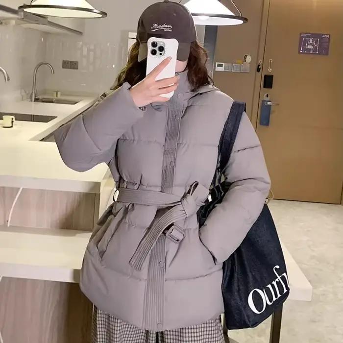 Doudoune et veste en coton 2026 – Nouvelle collection automne-hiver – Modèle mi-long à capuche avec lacets
