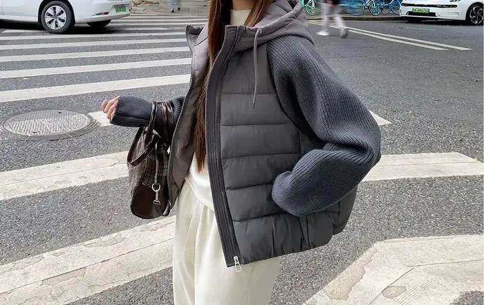 Veste courte en duvet et en coton pour femme, tricotée, épissure, à capuche, faux deux pièces, légère, à la mode, nouvelle collection hiver 2025