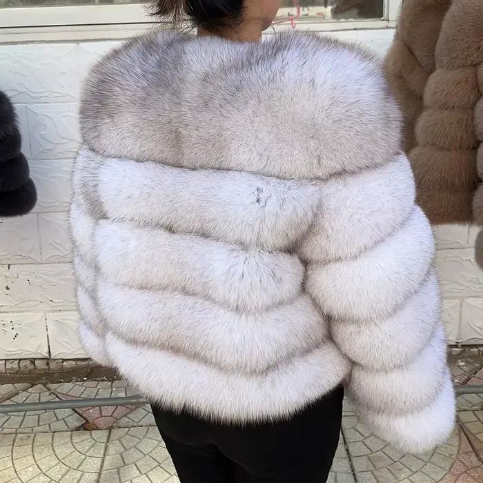 QUEENTINA Manteau en Fourrure de Renard Véritable Hiver Femme Nouvelle Mode Duveteux 2025 Cuir et Peau Vêtement Blanc Naturel Nouveauté dans la Catégorie Manteaux et Vestes