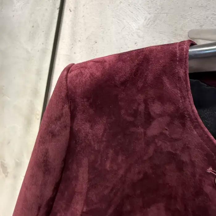 Veste en daim bordeaux élégante et luxueuse, coupe courte, pour femme, avec poignets en vraie fourrure de mouton
