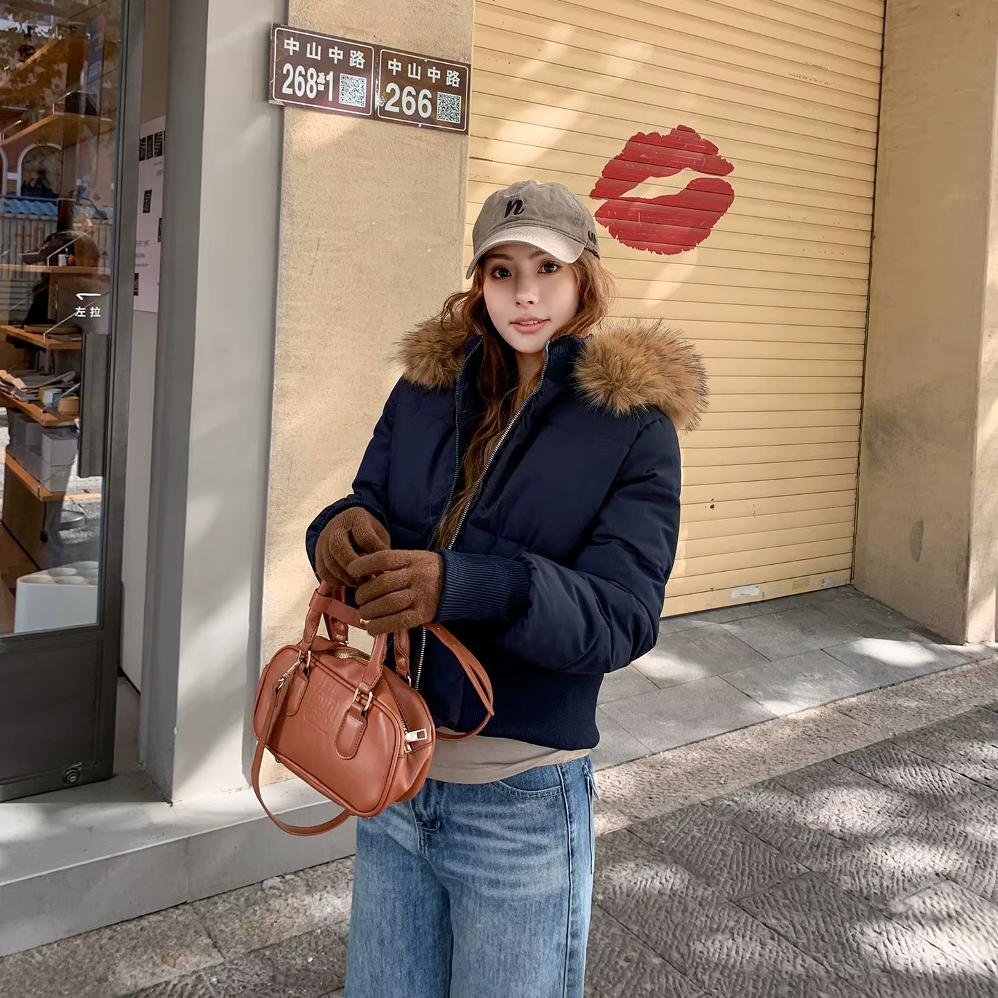 Veste courte en duvet pour femmes, capuche en fausse fourrure, fermeture éclair, ourlet côtelé, manc
